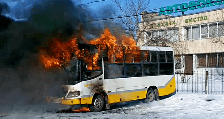 В Щучинске на автовокзале сгорел автобус