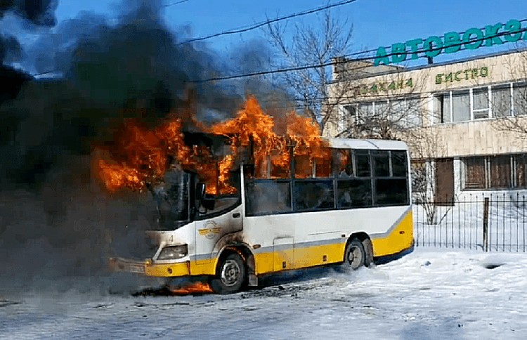 В Щучинске на автовокзале сгорел автобус