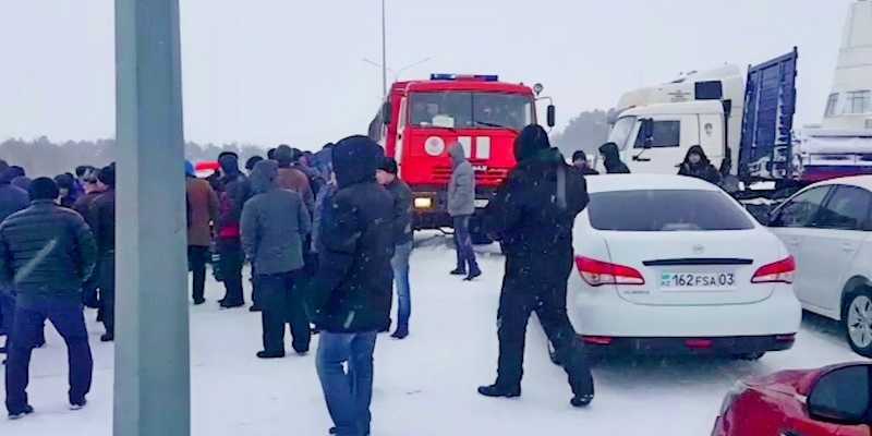 На выезде из Щучинска собралось порядка 700 автомобилей