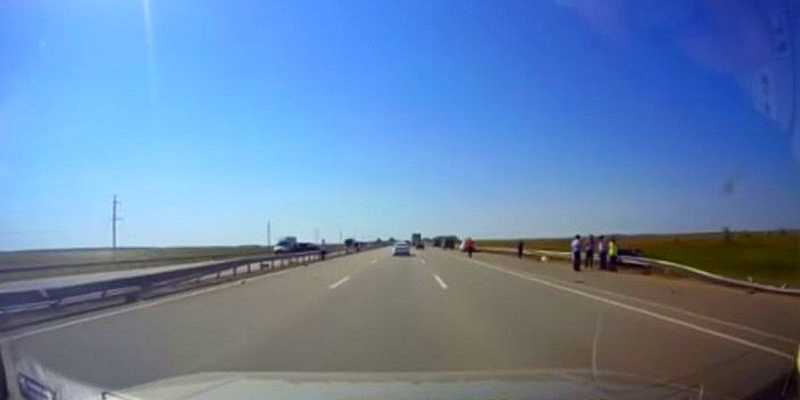 Два человека погибли на трассе Астана-Щучинск: столкнулись минивэн и внедорожник