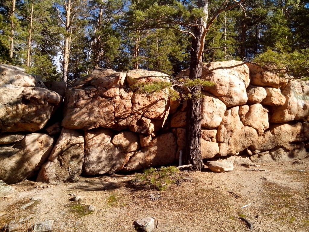 БОРОВОЕ ТАСКАМАЛ (КАМЕННАЯ КРЕПОСТЬ)