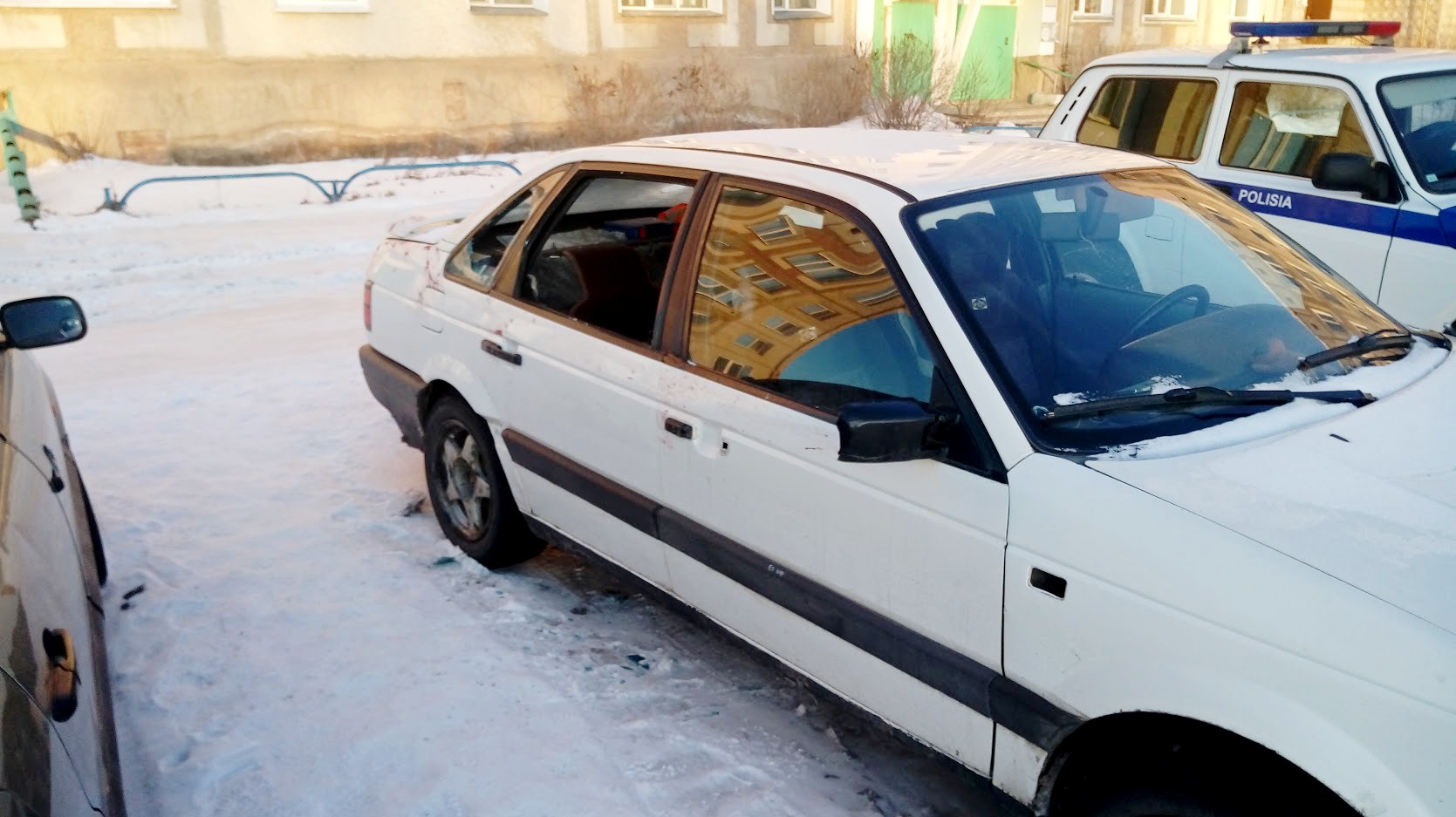 10 машин в Щучинске были вскрыты и разбиты стекла, совершены попытки угона