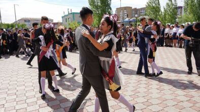 Выпускные вечера отменили в школах Казахстана в 2020 году
